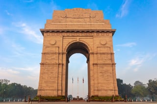 famous india gate in the city centre of new delhi