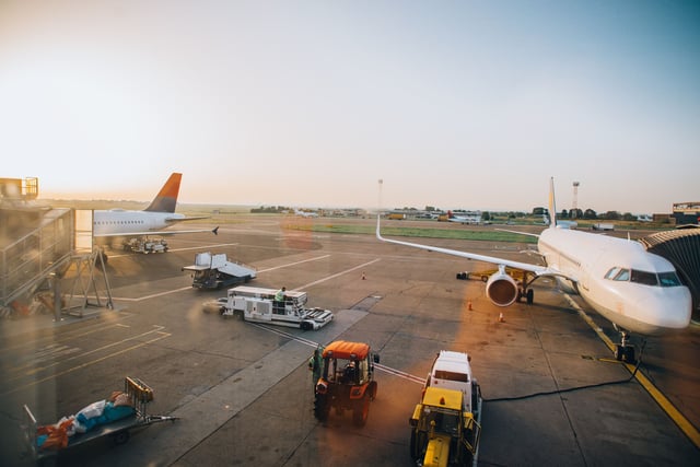 Multiple Airplanes With Several Support