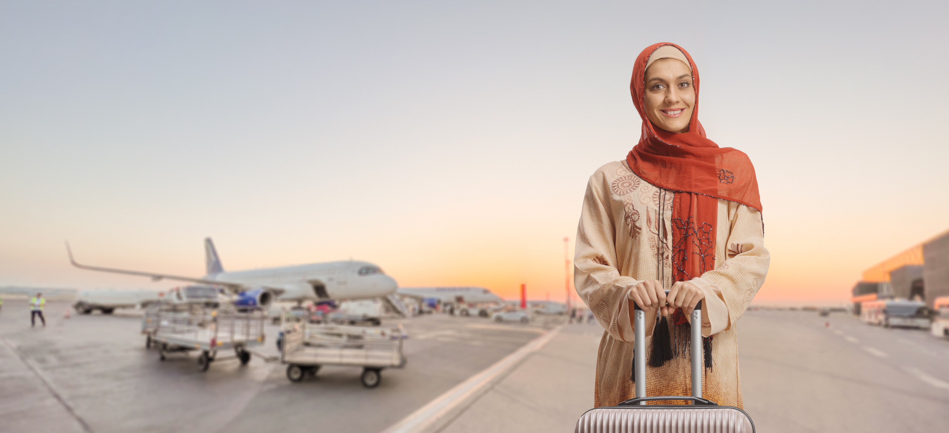 Arabische Frauen beim Einsteigen in ein Flugzeug