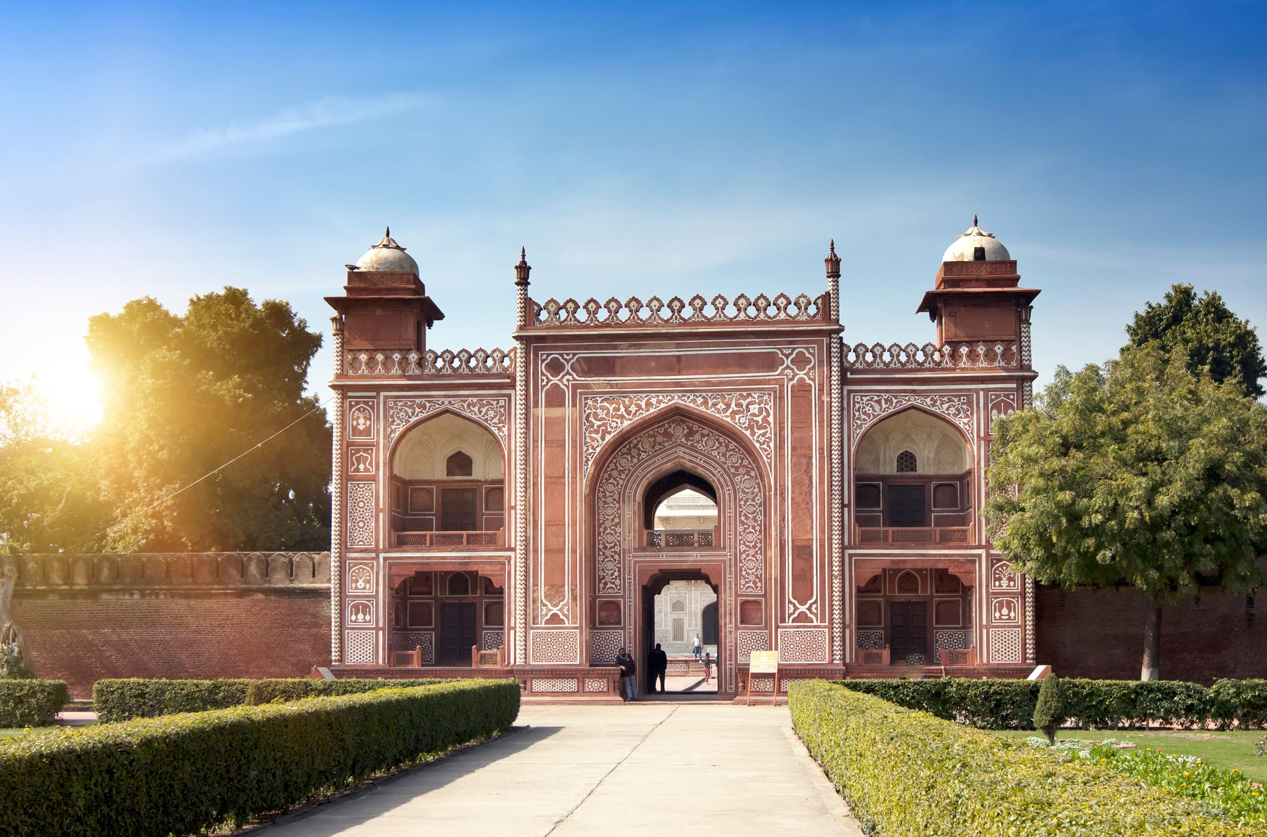 Tor zum Grabmal von Itmad-ud-Daula (Baby Taj) in Agra, Uttar Pradesh, Indien