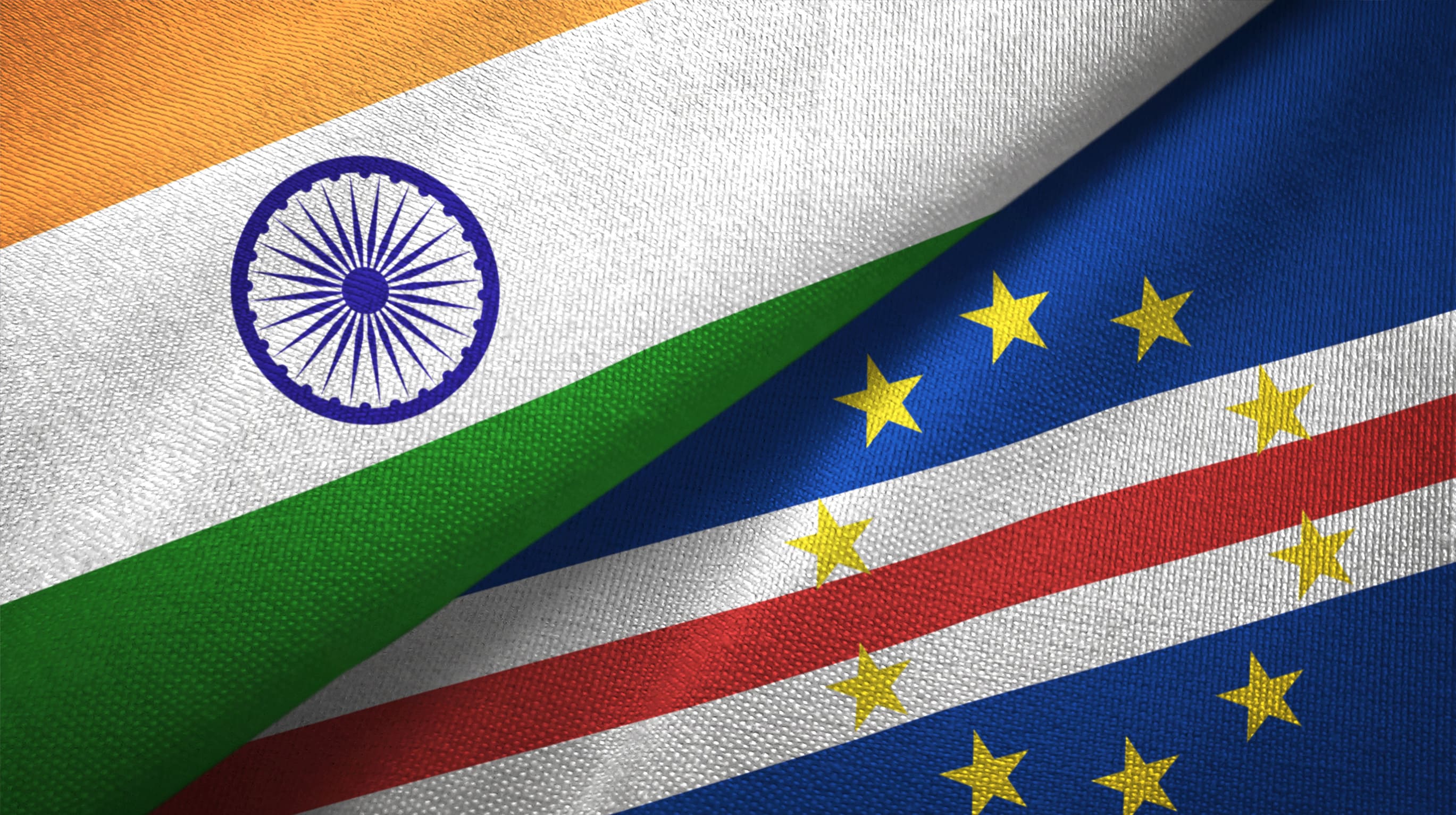 Indien und Kap Verde zwei zusammengefaltete Flaggen