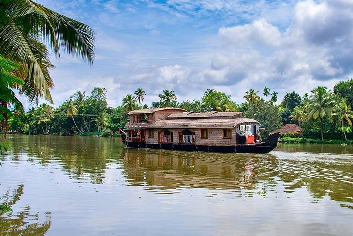 Kerala Backwaters Escape