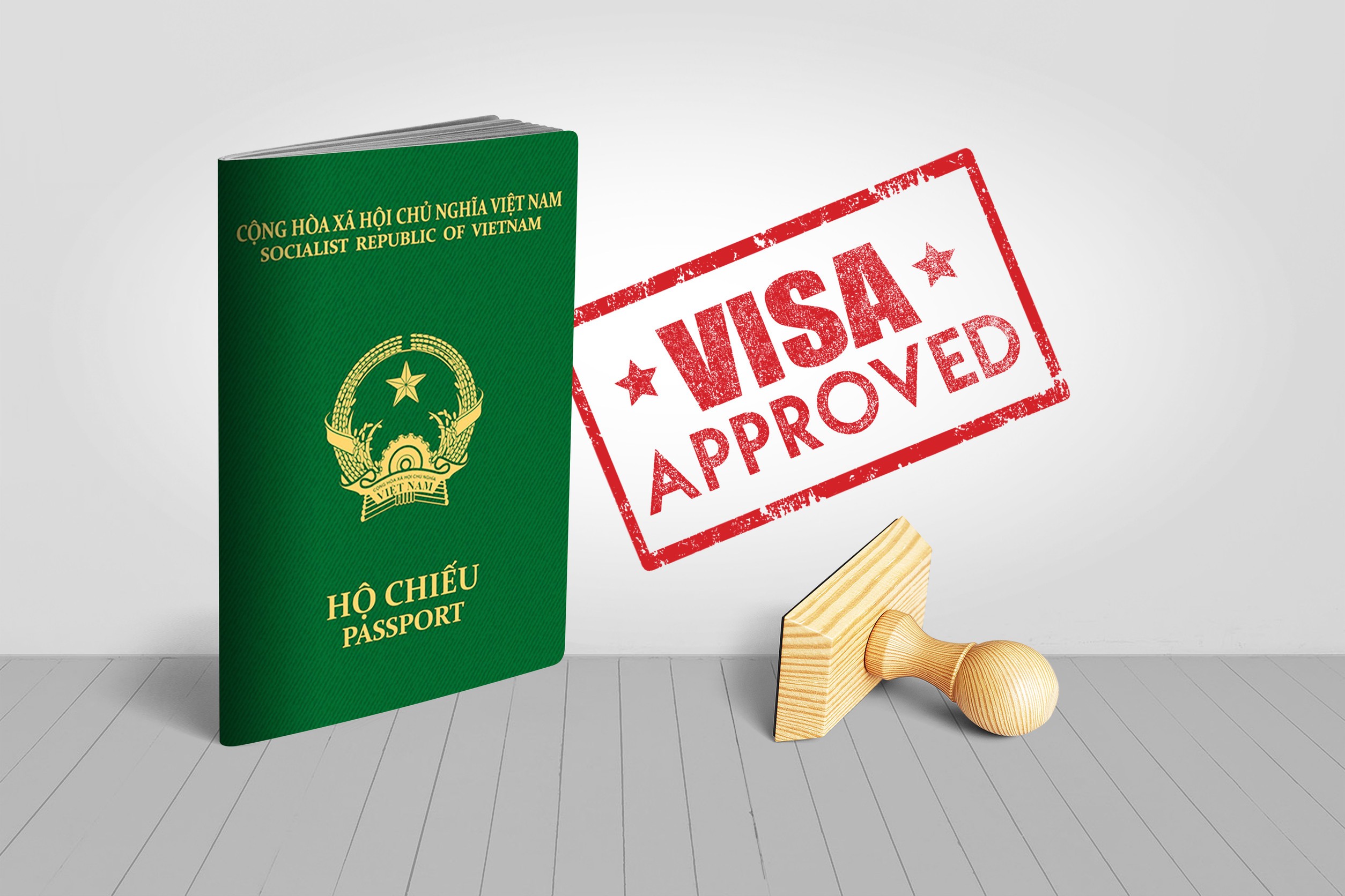 Vietnamesischer Reisepass mit geneigtem Visum-Stempel für Reisen