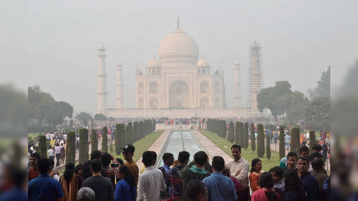 Visiting the Taj Mahal Visiting the Taj Mahal